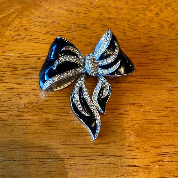 R.J. Graziano Jewelry - R.J. Graziano Beautiful, Bowtie, Bling Vintage Brooch